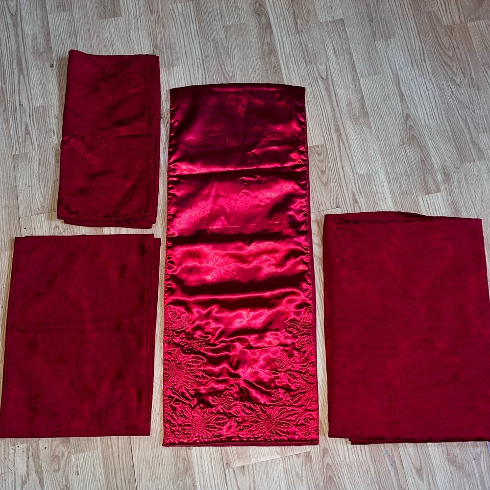 10 piece Christmas Table linens -runner, table cloth, 4 place mats & napkins